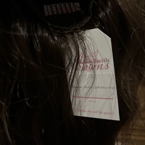 ✨Chelsey Smith 👑 - “Summer Becky” in Soft Brunette - NWT - Picture 4 of 7